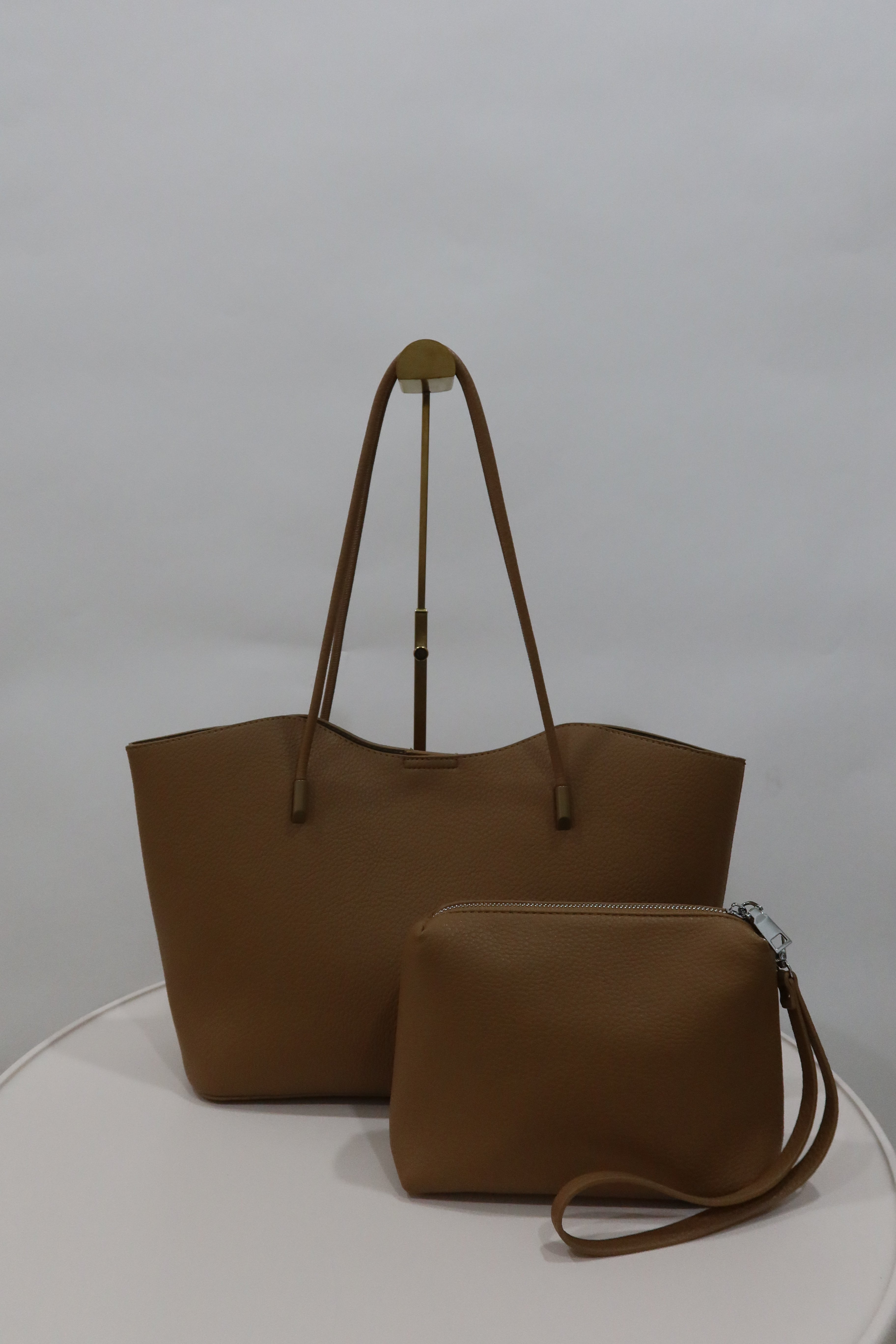 TOTE BAG + COSMETIQUERA SHOP OUT